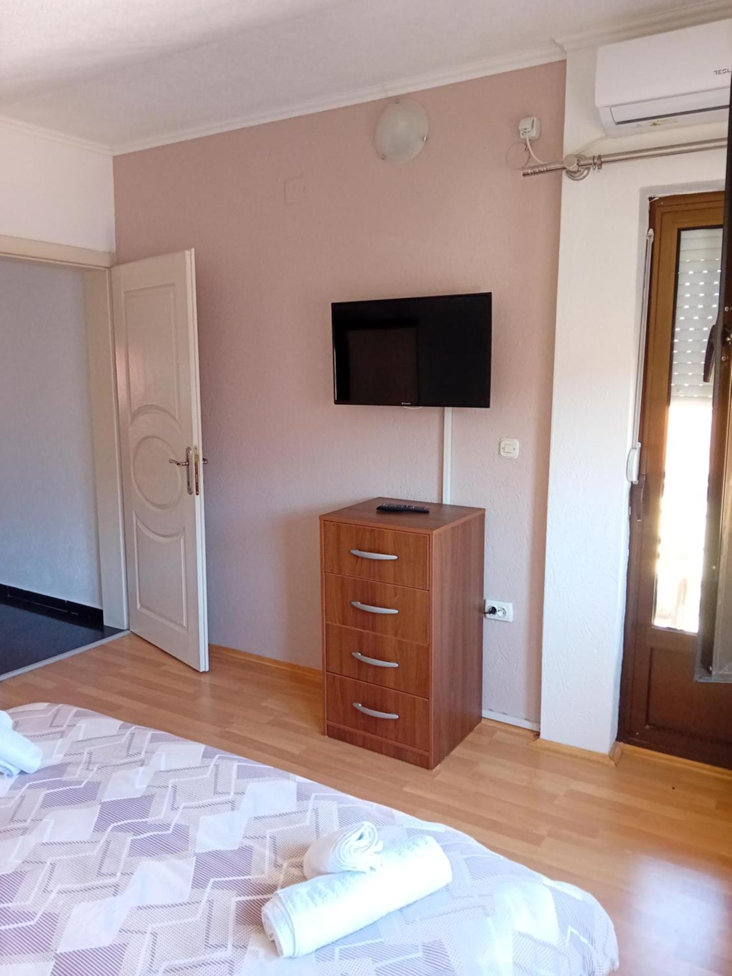 Gogo Apartments أوهغيد الغرفة الصورة