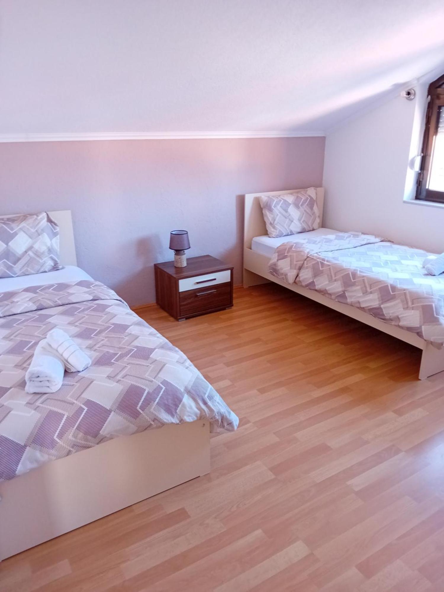 Gogo Apartments أوهغيد الغرفة الصورة